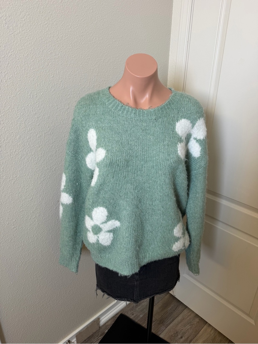 Little Lies Mint Green Crewneck Sweater with White Floral Intarsia Sz S/M